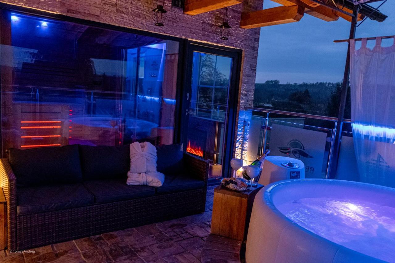 Hotel Tommy Wellness & Spa 나호트 외부 사진