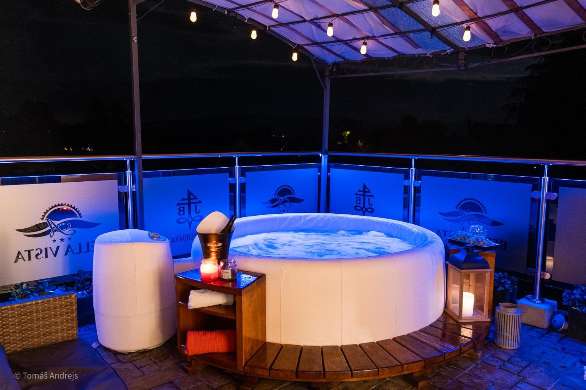 Hotel Tommy Wellness & Spa 나호트 외부 사진