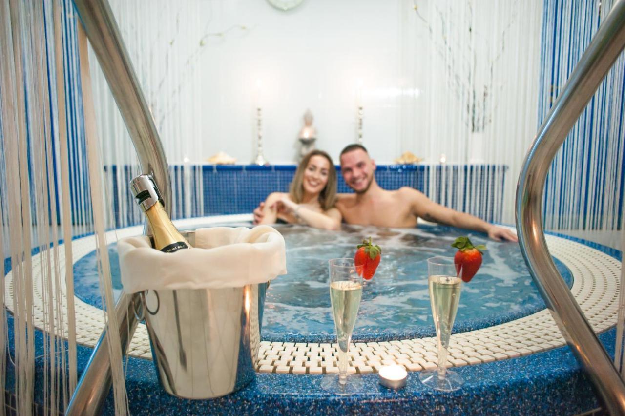 Hotel Tommy Wellness & Spa 나호트 외부 사진